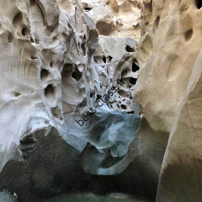 نفوذ آب در صخره های چاه قشم